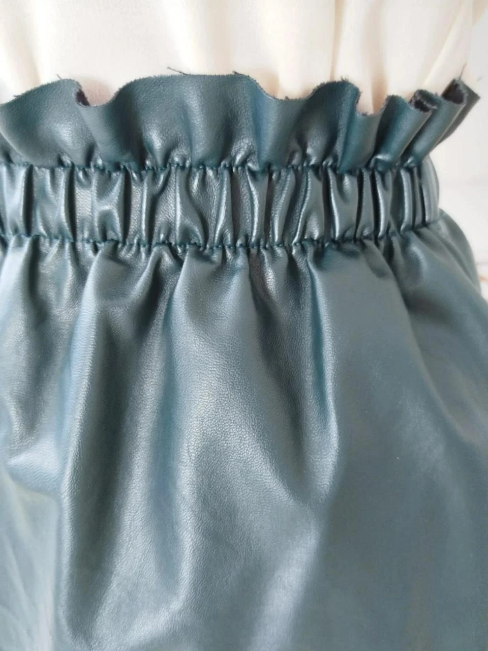 🌳Falda corta efecto cuero verde oscuro Rivoli mujer Talla S / 36 – photo 3